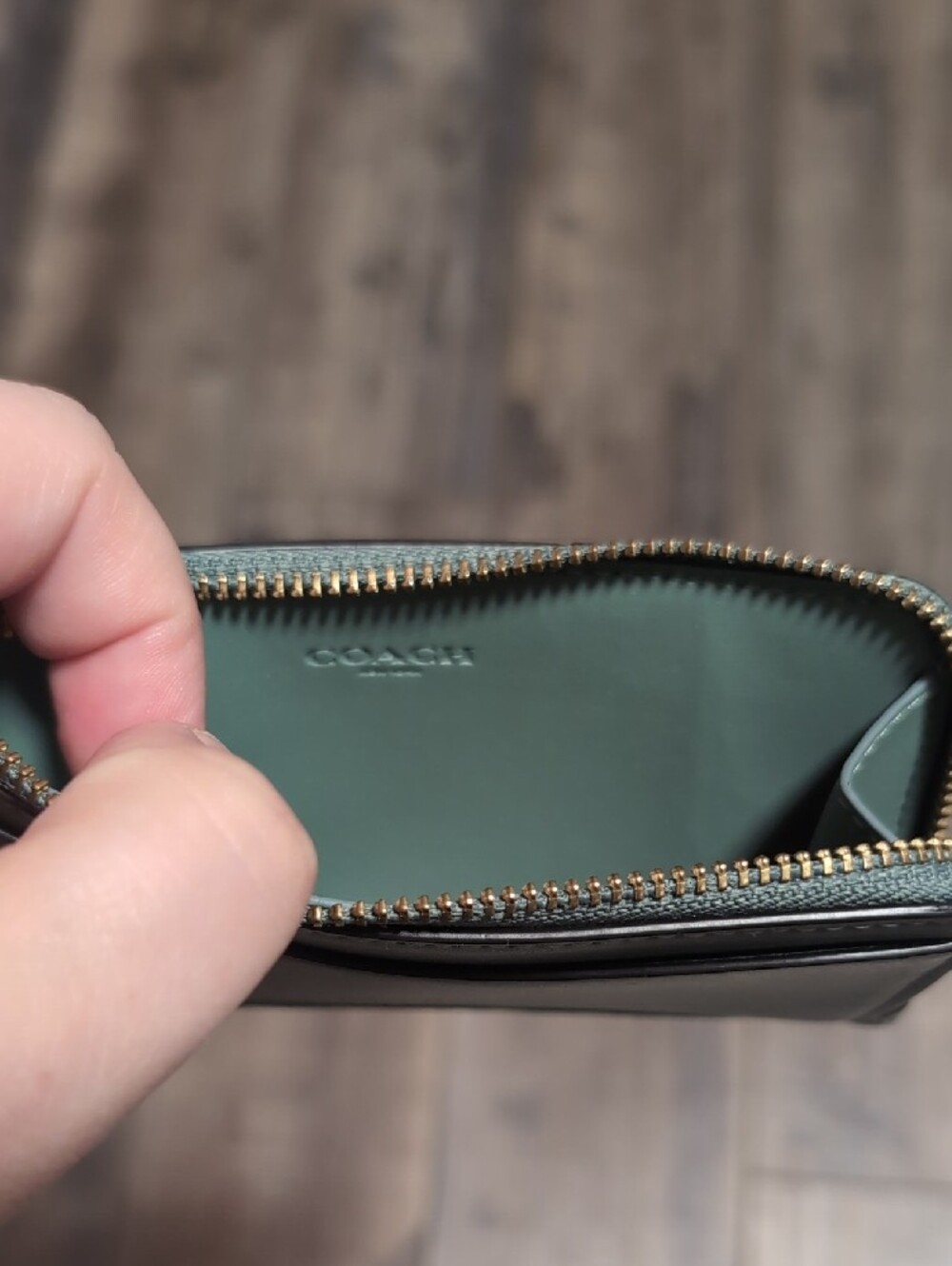 Coach Sage Green Leather Zip Card Case with Gold Logo - Picture 4 of 6